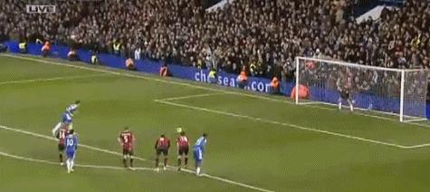 梅西过人惊呆巴洛特利,巴洛特利思考人生点球