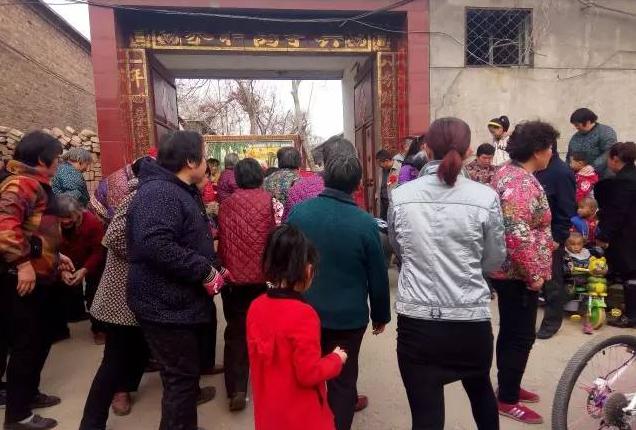 东阿小伙结婚,淮南小伙骑自行车接亲