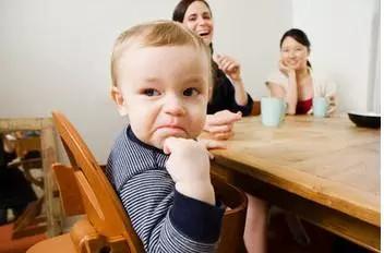 孩子还手打妈妈怎么办,孩子喜欢动手打人怎么办