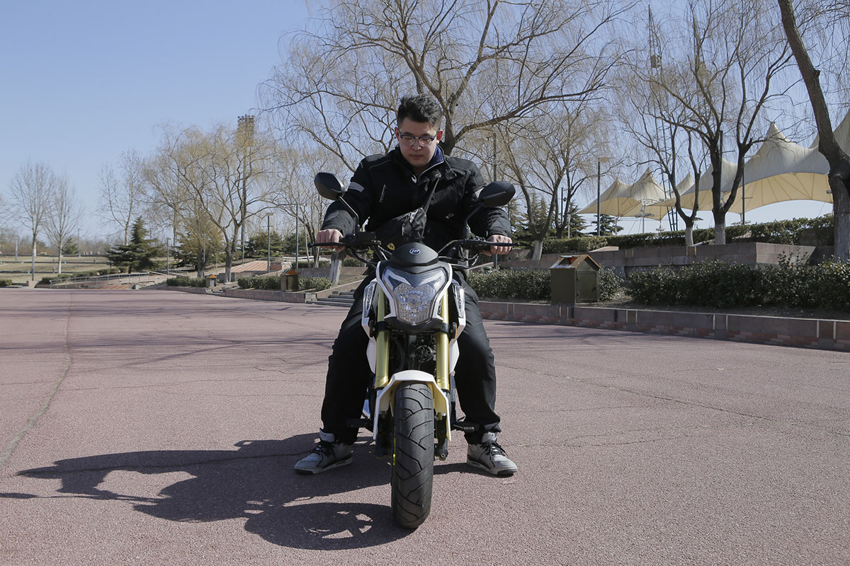 《原创试驾》城市运动小MINI力帆KPMINI摩托车试驾