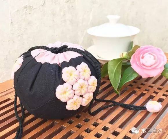 乌克兰大叔和他美到令人窒息的陶瓷永生花