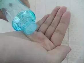 医生告诉你5个祛黑头的正确方法,试试这3招很有效的去黑头小妙招