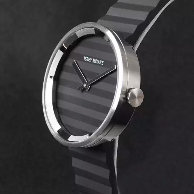 卡西欧哪款时尚又百搭,阿玛尼和卡西欧选哪个