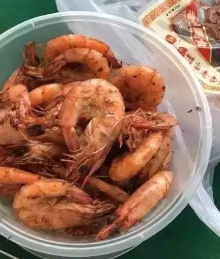 男朋友是内蒙古人,第一次送的礼物是一只羊网友笑喷:成都人只能送火锅底料了!