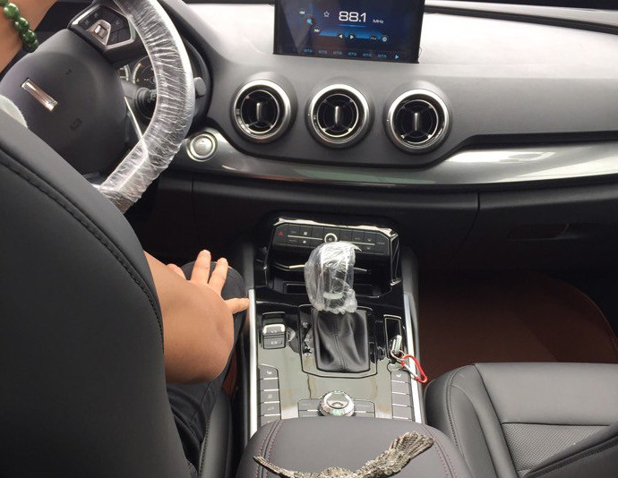 花了20万买了长城欧拉,花12万买长城的vv7划算吗二手的