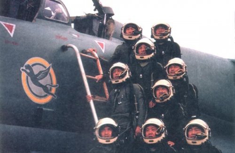 这些中国大明星都曾扮演飞行员,看看哪位最有军人气质?