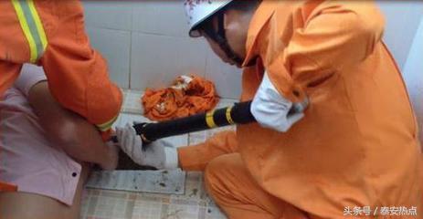 手机掉到茅坑里面怎么处理,手机掉到坑里怎么办