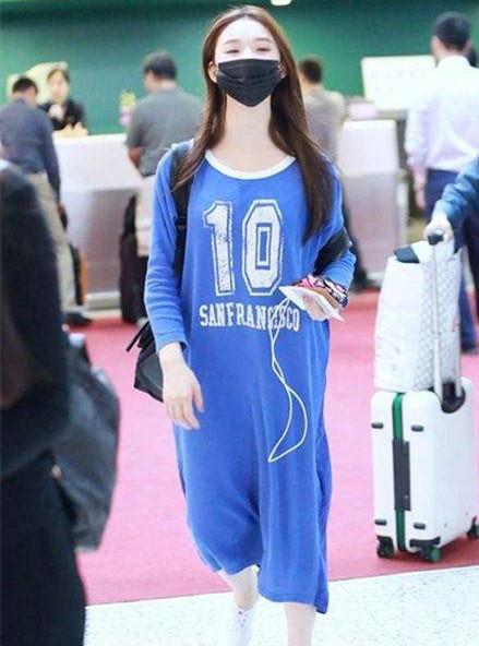 张碧晨运动款外套,张碧晨最新衣服