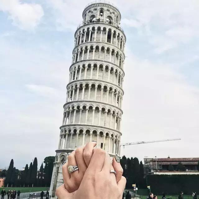 他的朋友圈里都是她,你的朋友圈全是她的照片