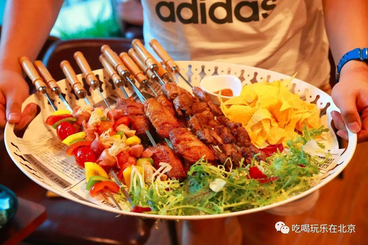 三里屯的这家店,让我甘心被“无人头”戏弄