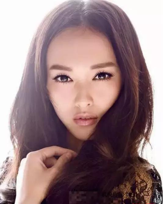 中分该怎么梳教程,中分怎么梳最好看