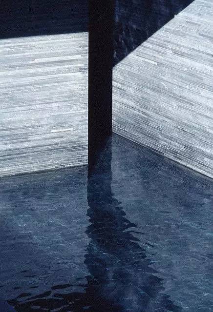 建築有水，心若止水