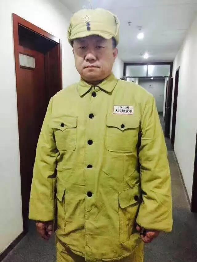 拿保温杯的中年男人,赵明义手里的保温杯