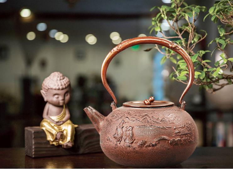 铁壶每天使用前都要清洗掉铁锈,铁壶的除锈和保养