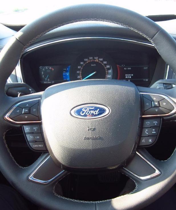 为什么觉得迈腾比奥迪a6l空间大,奥迪a6l和迈腾330豪华对比