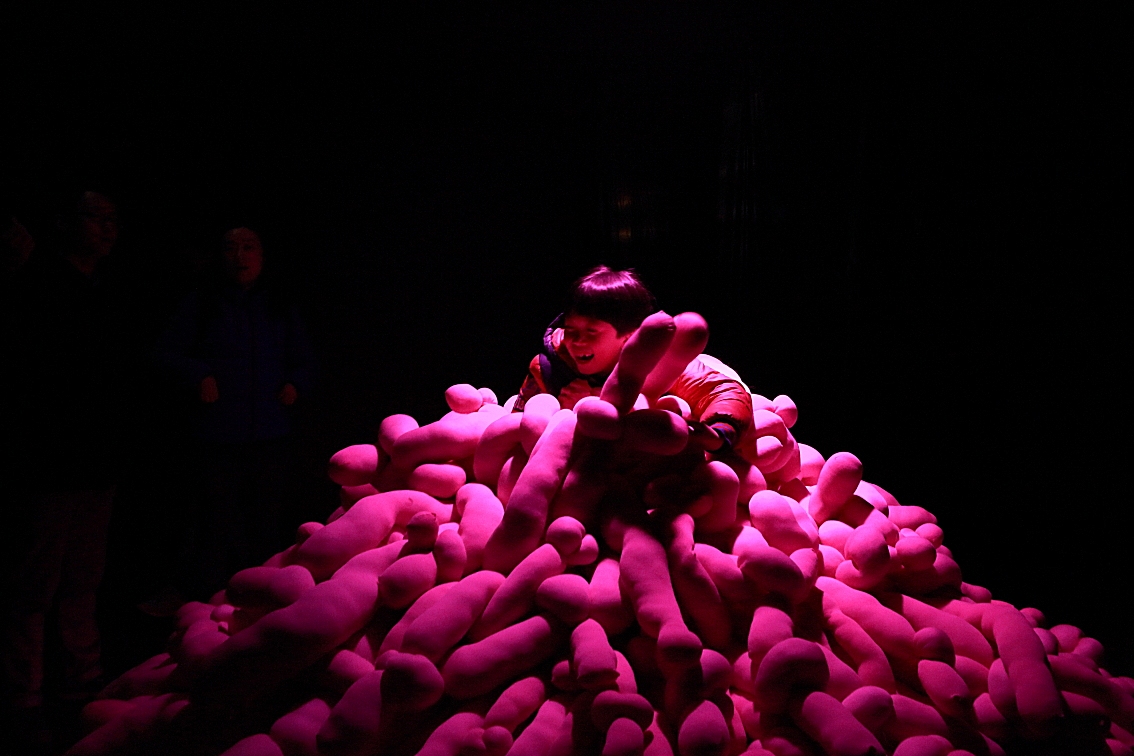 *袜丝**艺术品：大人想到的性暗示，可是小朋友想到的是辣椒