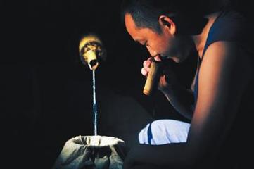 酿酒设备蒸酒注意什么,白酒酿酒设备和技术哪个好用