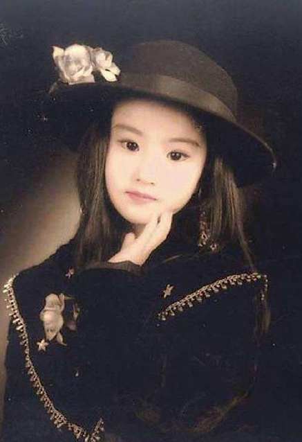 舒畅晒与刘亦菲19年前合照回放,85后女星18岁旧照刘亦菲舒畅真美