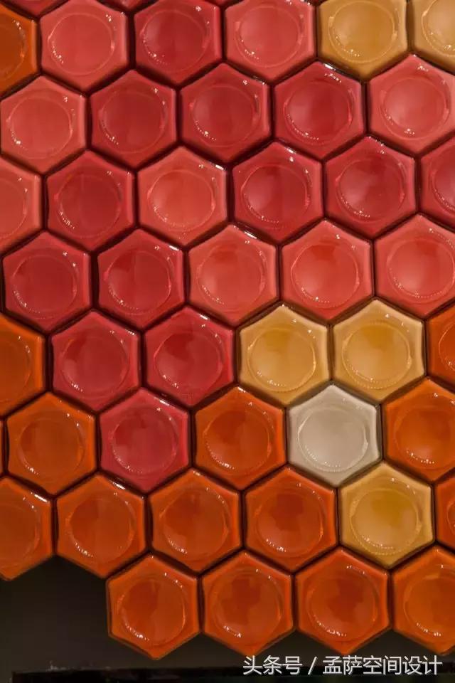 西班牙有家快餐厅也太有意思了,尽然用火腿来做装饰