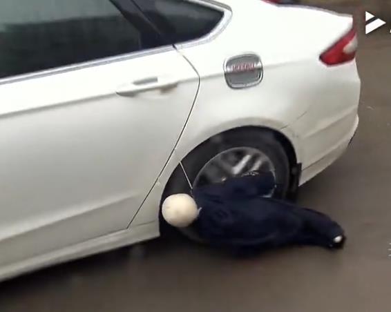 宝宝在哪些情况下不建议穿连帽衫,这些衣服你还敢给宝宝穿吗