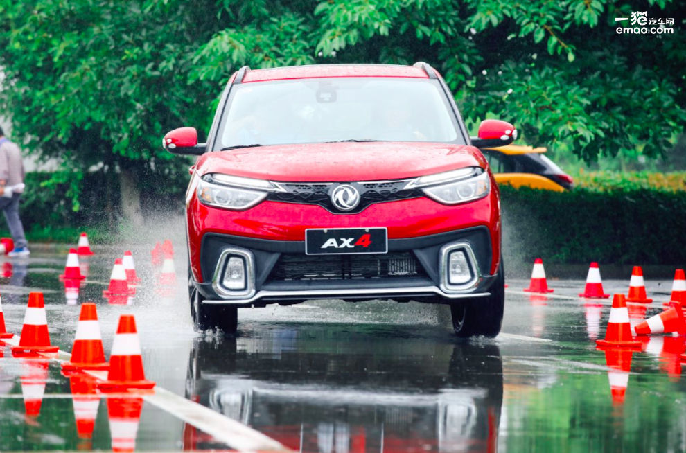 国产小型suv东风风神ax4,5到7万suv东风风神ax4