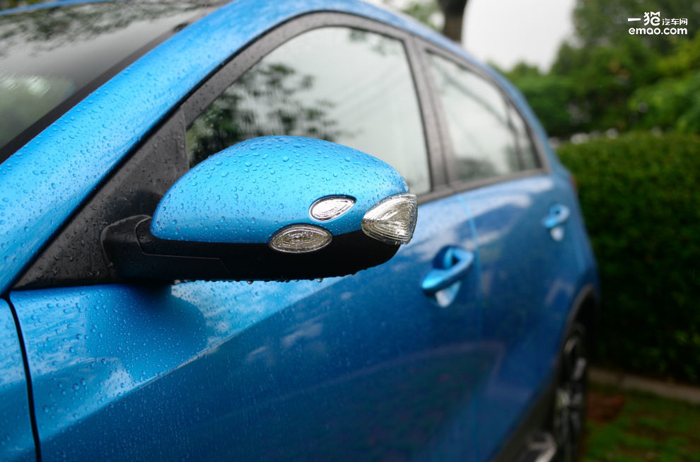 国产小型suv东风风神ax4,5到7万suv东风风神ax4