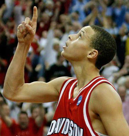 喜欢库里的表现,喜欢库里的原因应该是忠诚吧