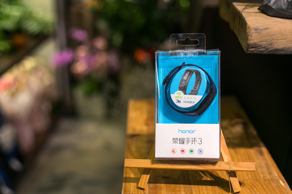 荣耀手环5nfc防水测试,荣耀手环3怎么看支持nfc功能