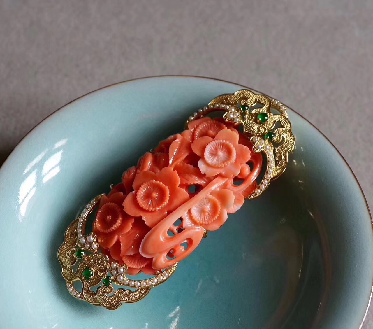 红珊瑚可以跟黄金手镯叠戴吗,蓝珊瑚适合什么人戴