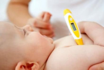 婴幼儿发热如何应对,婴幼儿发热手脚冰凉
