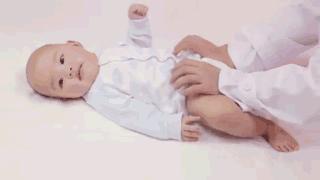 小孩子穿纸尿裤o型腿,穿纸尿裤会导致宝宝o型腿吗