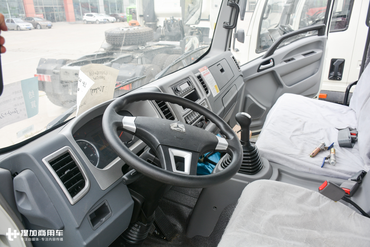 轻卡蓝牌搅拌车,商用混凝土搅拌车多少钱一台