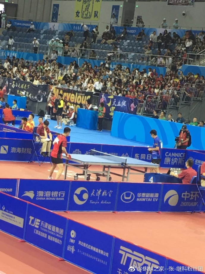 赛场出“代沟”迷妹怒指大叔乱打call大叔懵了:啥意思?