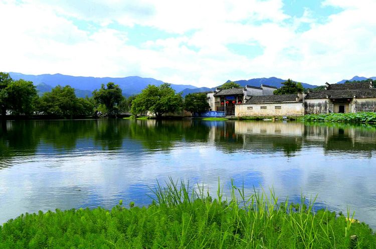 水光潋滟晴方好描写哪个景点,山色空蒙雨亦奇