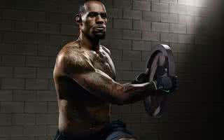 詹姆斯身体冲击力有多强,詹姆斯的身体素质究竟有多炸裂