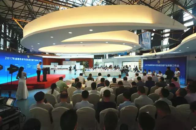 全市新签约亿元以上项目238个,投资亿元新签约9个招商引资项目