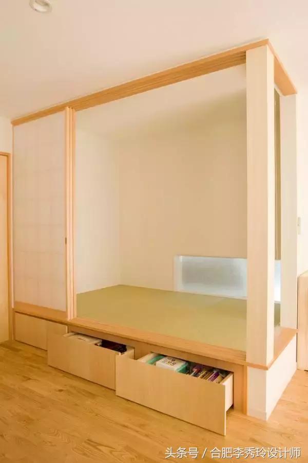把阳台改成小卧室榻榻米,房子不大但能容得下一家老小