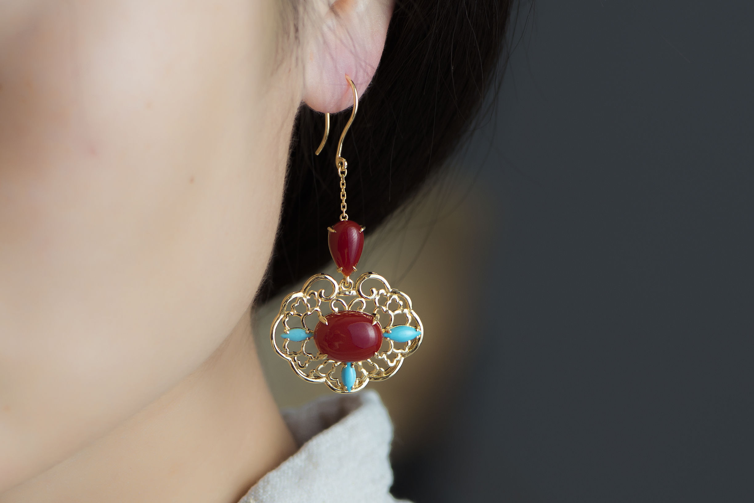 红珊瑚可以跟黄金手镯叠戴吗,蓝珊瑚适合什么人戴