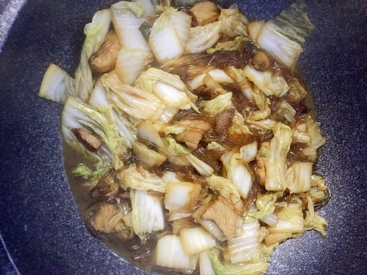 东北菜的特色就是各种乱炖,传说中的菜