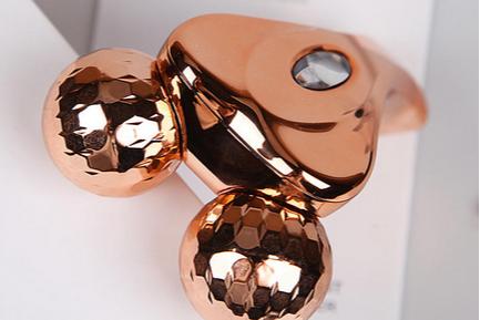 盛世美颜冻龄女神关之琳,关之琳怎么抗衰的