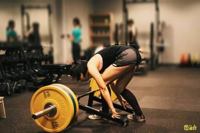 健身女日常穿衣,健身美女穿搭