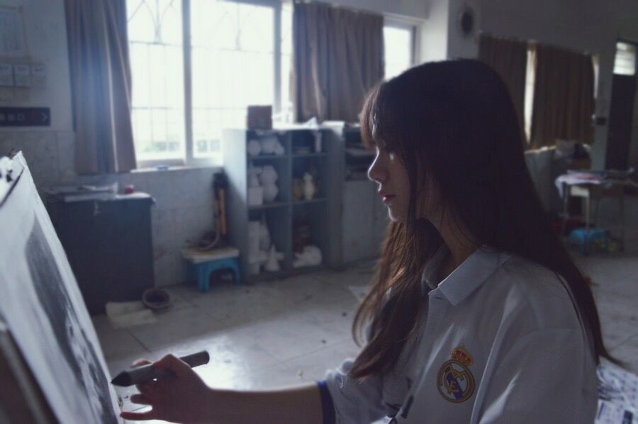 为哈梅斯送上帅气画像的小迷妹Alvin