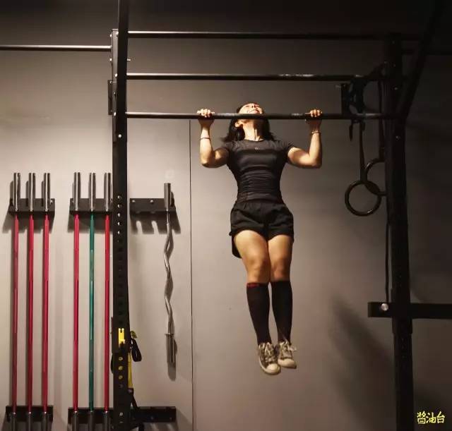 健身美女穿搭,健身美女穿着打扮