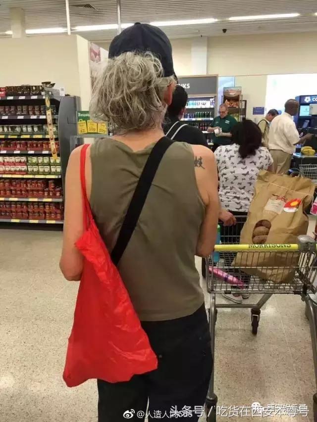 中国人民乱穿印有英文的衣服简直分分钟笑劈叉其实歪果仁也一样