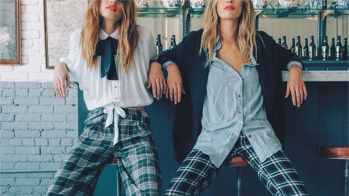 元气满满衬衫百褶裙,元气浅蓝格裙