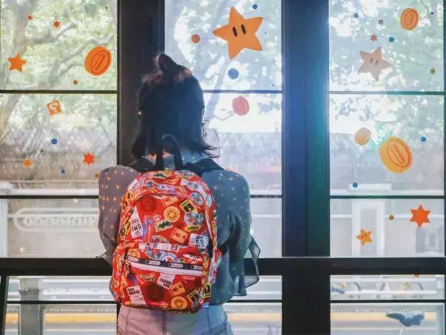 超级玛丽溜进了咖啡馆，扬言不服来战！