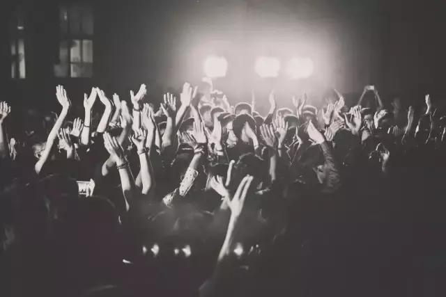 中国摇滚30年：从一块红布到保温杯，中间隔着多少把枸杞子