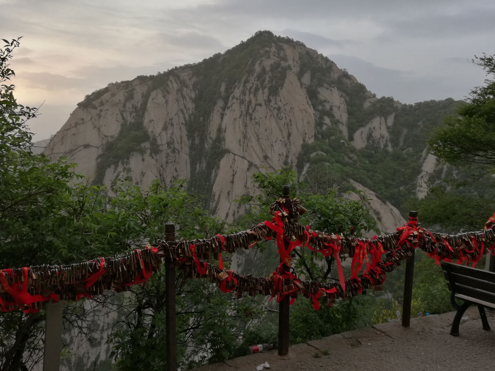 西岳华山旅游登山路线图,徒步爬西岳华山共多少台阶