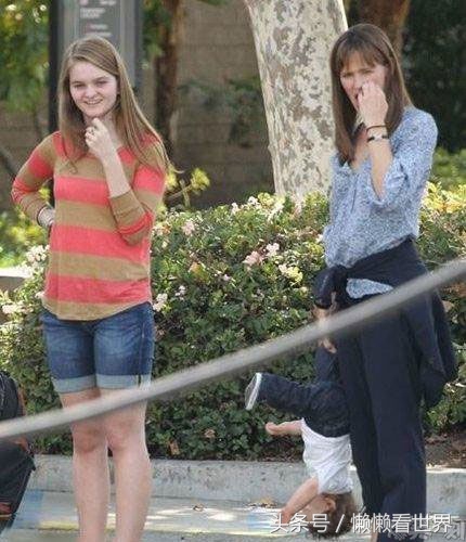 小伙子，女朋友害怕很正常，你也不能这样对她啊