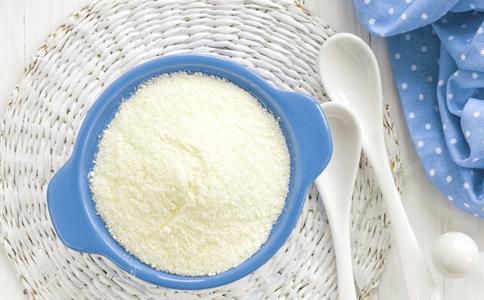 如何选购奶粉看配料表,3段奶粉和4段奶粉的区别在哪里